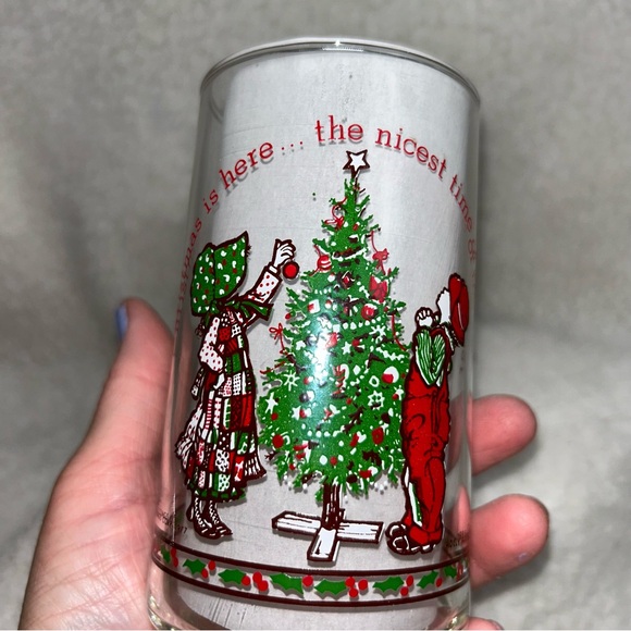 Holly Hobbie & Robbie 16oz glass 1977 Christmas is here American Greeting by - Picture 6 of 9